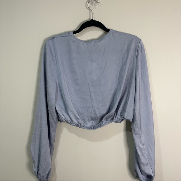 Silky Blue low cut cropped blouse long sleeve - Picture 4 of 7
